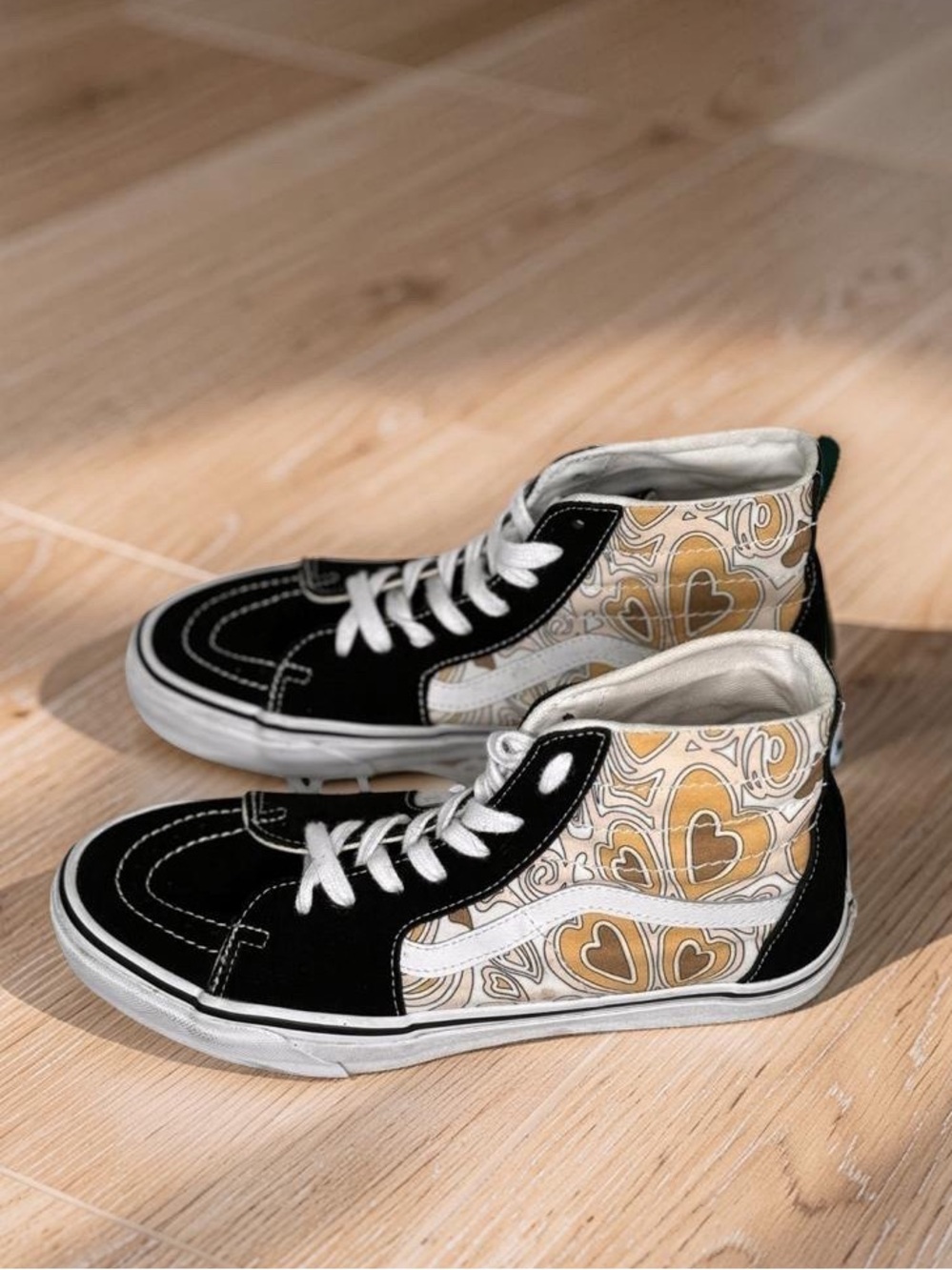 VANS HI-Top,butter yellow Hearts,white,Black
Suede Shoe Mens 8.5 EUC